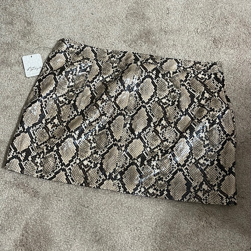 Faux snake skin skirt - Picture 2 of 10